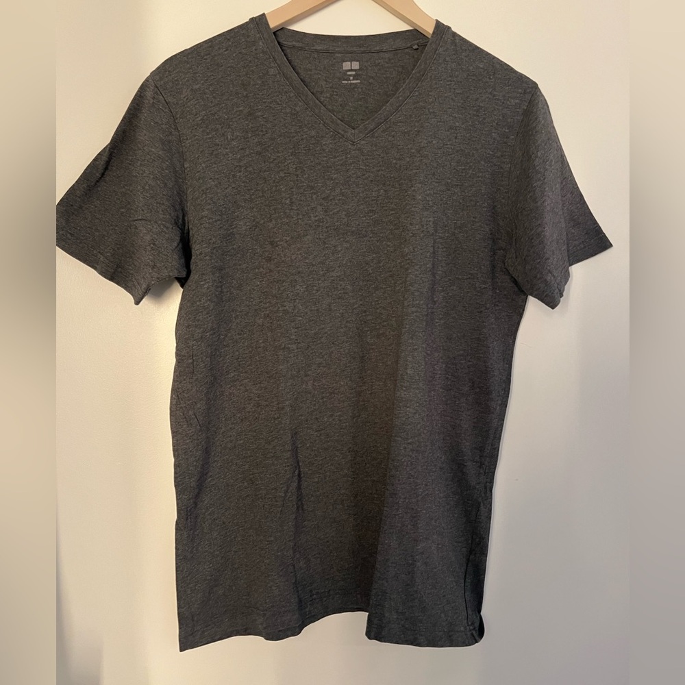 Bundle of 2 basic T-shirts. Men size M - Picture 5 of 6